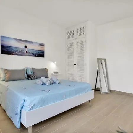 Lejlighed 212 Elegant, Renovated, Confortable *