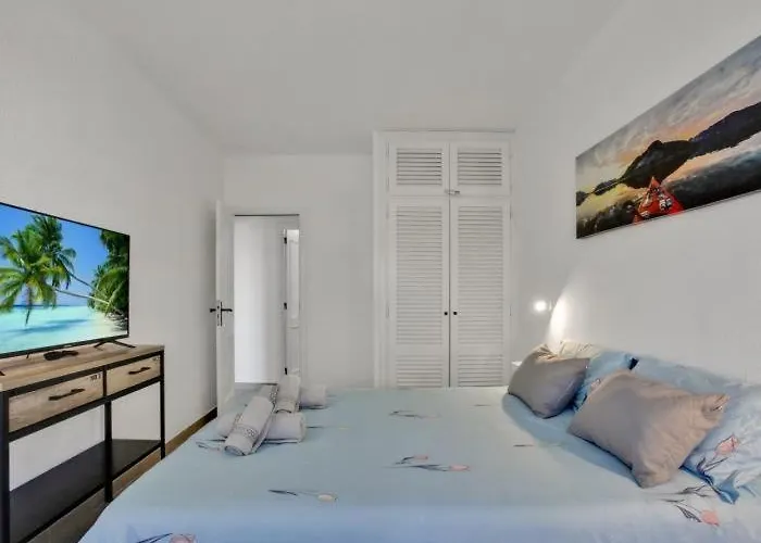 212 Elegant, Renovated, Confortable Apartamento *