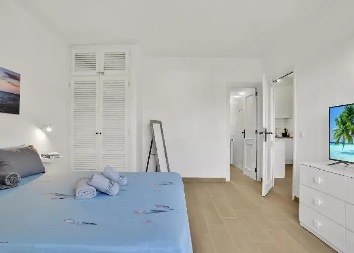 212 Elegant, Renovated, Confortable Apartamento